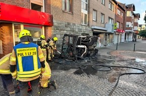 Feuerwehr Pulheim: FW Pulheim: Kehrmaschine brannte - Gefahr f&uuml;r Wohn- und Gesch&auml;ftshaus