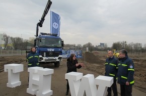 THW Landesverband Berlin, Brandenburg, Sachsen-Anhalt: THW LVBEBBST: Spatenstich für neue Unterkunft: Mehr Platz für den THW-Ortsverband Gransee