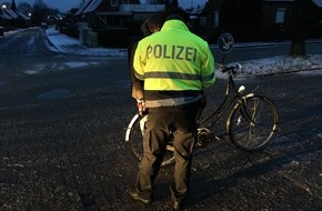 Polizeiinspektion Wilhelmshaven/Friesland: POL-WHV: Polizei Jever führte Beleuchtungskontrollen durch, um auf die Wichtigkeit des Prinzips "Sehen und gesehen werden!" hinzuweisen - #dunkelabersicher