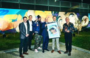 BMW Bank GmbH: Exklusiv für den BMW Bank Drivers Club: Neues Street-Art-Kunstwerk an der Stützwand der Gustav-Adolf-Brücke der BMW Niederlassung Nürnberg feierlich enthüllt