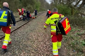 Feuerwehr Hattingen: FW-EN: Spaziergängerin stürzt 30 Meter einen Abhang herunter - Aufwändiger Rettungseinsatz für die Feuerwehr Hattingen