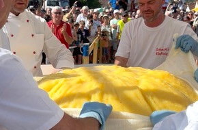 REKORD-INSTITUT für DEUTSCHLAND: RID-Weltrekord in Franken erfolgreich – Wombach produziert weltweit »größten Kartoffelkloß« mit 464,8 kg Gewicht