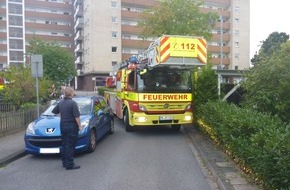 Feuerwehr Ratingen: FW Ratingen: Falschparker behindern Rettungsfahrzeuge