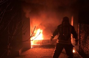 Polizeidirektion Neustadt/Weinstraße: POL-PDNW: Feuer in Garage