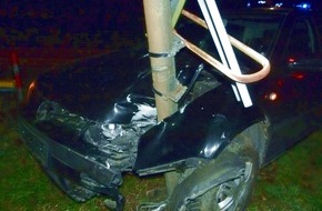 Polizei Minden-Lübbecke: POL-MI: 78-jährige Autofahrerin beschädigt Gleisanlage