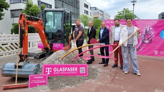 Deutsche Telekom AG: Spatenstich in Eschborn-Mitte: Telekom startet Glasfaserausbau