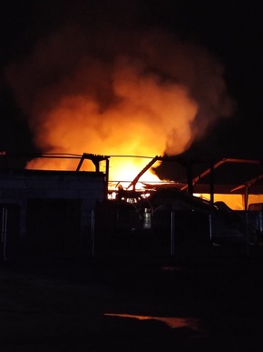 FW Dörentrup: Brand im Industriegebiet Dörentrup-Humfeld - Feuerwehr erneut im Großeinsatz