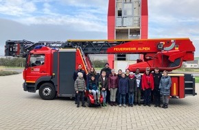 Freiwillige Feuerwehr Alpen: FW Alpen: Besuch von der Bönninghardt - Schule