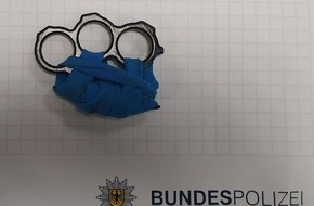 Bundespolizeidirektion Sankt Augustin: BPOL NRW: Bundespolizei stellt 15-Jährigen mit Schlagring