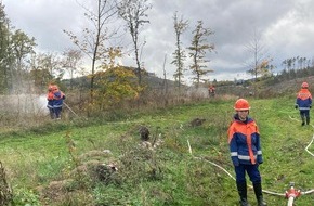 Feuerwehr Kirchhundem : FW-OE: Berufswochenende der Jugendfeuerwehr Kirchhundem - 18 Jugendliche übten für den Ernstfall