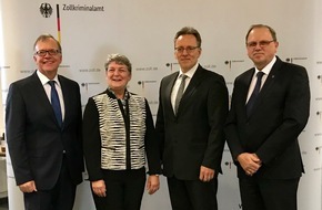 Generalzolldirektion: 25 Jahre Zollkriminalamt in Köln
Festakt zum Gründungsjubiläum