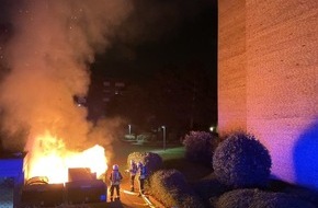 Feuerwehr und Rettungsdienst Bonn: FW-BN: Brand an einem Gebäude