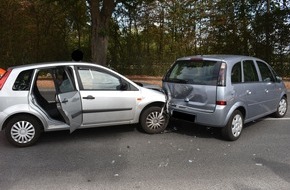 Polizei Mönchengladbach: POL-MG: Drei Schwerverletzte bei Verkehrsunfall Zoppenbroich