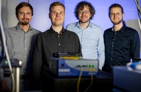 Leibniz Universität Hannover: Pressemitteilung Nr. 066/2024 der Leibniz Universität Hannover  Physiker entwickeln neue Methode, um konventionelles Internet mit dem Quanteninternet zu vereinen