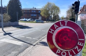 Polizeiinspektion Cuxhaven: POL-CUX: Schulwegkontrollen in den Bereichen Schiffdorf und Geestland mit vielen beteiligten Akteuren, vielen kontrollierten Verkehrsteilnehmenden und vertrauensvollen Gespr&auml;chen (Foto im Anhang)