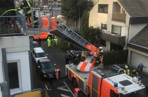 Feuerwehr und Rettungsdienst Bonn: FW-BN: Bonner Feuerwehr rückt zu gemeldeten Dachstuhlbrand aus