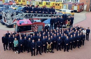 Feuerwehr Bremen: FW-HB: 98 Beamtinnen und Beamte der Feuerwehr Bremen befördert