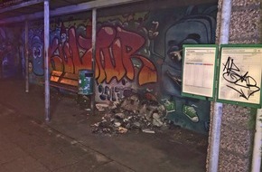 Polizei Mettmann: POL-ME: Feuer an der Bushaltestelle - Velbert - 2209090