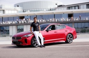 Kia Deutschland GmbH: Rafael Nadal fährt Kia Stinger