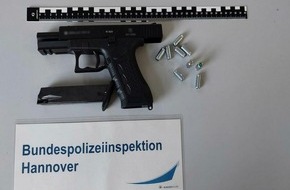 Bundespolizeiinspektion Hannover: BPOL-H: Bundespolizei stoppt Mann mit Schreckschusswaffe im Hauptbahnhof Braunschweig