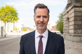 DUP UNTERNEHMER-Magazin: "Nicht die Menschen sind faul, sondern die Politik" / Christian D&uuml;rr rechnet mit Leistungsdebatte und Reformverweigerung ab