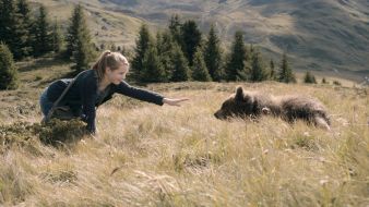 ZDF: Im ZDF-Kinder- und Jugendprogramm sind die Bären los / Free-TV-Premiere von "Clara und das Geheimnis der Bären" am Pfingstmontag (FOTO)