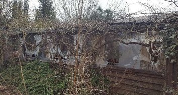 Polizeiinspektion Hildesheim: POL-HI: Elze - Anbau einer Gartenlaube abgebrannt