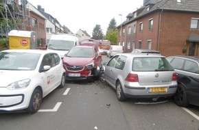 Polizei Aachen: POL-AC: 36- jähriger Pkw- Fahrer fährt berauscht, ohne Führerschein und ohne Kontrolle in den Gegenverkehr - eine Person nach Zusammenstoß leicht verletzt