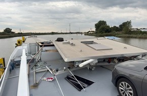 Wasserschutzpolizeiinspektion Oldenburg: WSPI-OLD: Binnenschiff kollidiert mit der Eisenbahnbr&uuml;cke in Elsfleth (mit Fotos)