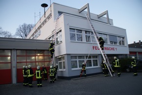 FW-AR: 16 neue Einsatzkräfte verstärken die Arnsberger Feuerwehr