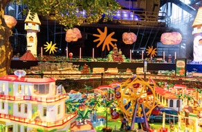 REKORD-INSTITUT für DEUTSCHLAND: RID-Weltrekord auf Lichtermarkt: »schauinsland-reisen« präsentiert das »größte Urlaubs-Diorama aus PLAYMOBIL«