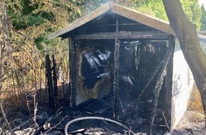 Feuerwehr Minden: FW Minden: Gartenhütte in Vollbrand - schnelles Eingreifen der Feuerwehr verhindert Schlimmeres