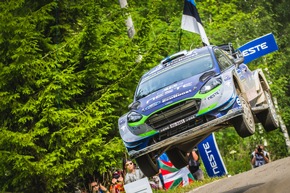 Elfyn Evans fliegt im Ford Fiesta WRC in Finnland auf Platz zwei (FOTO)