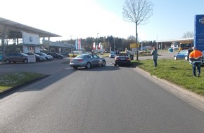 Polizeiinspektion Nienburg / Schaumburg: POL-NI: Verkehrsunfall mit Leichtverletzten auf dem Südring - Zeugen gesucht