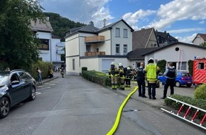 Feuerwehr Plettenberg: FW-PL: Eine leicht verletzte Person bei Küchenbrand in Innenstadt.
