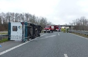 Polizeiinspektion Cuxhaven: POL-CUX: Einbruch in B&auml;ckereifiliale +++ Betrunkener Autofahrer auf der A27 +++ Wohnmobil &uuml;berschl&auml;gt sich