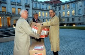 Zentralverband des Deutschen Bäckerhandwerks e.V.: Zentralverband des Deutschen Bäckerhandwerks überreicht mehr als 175.000 Protestunterschriften gegen die geplante Fünfte Novellierung der Verpackungsverordnung
