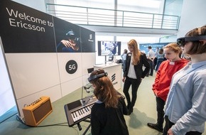 Ericsson GmbH: Ericsson präsentiert Bundeskanzlerin Merkel beim Girls' Day 5G-Hologramm-Technologie (FOTO)