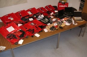 Polizei Düsseldorf: POL-D: Automarder nachts in Lörick unterwegs - Polizei lässt Kfz-Täter auffliegen - 20- und 21-jähriger Düsseldorfer festgenommen