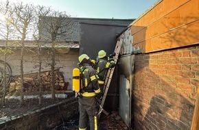 Freiwillige Feuerwehr Werne: FW-WRN: Brennende M&uuml;lltonnen am Geb&auml;ude an der Selmer Landstra&szlig;e