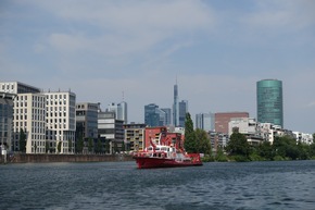 FW-F: &quot;Immer noch eins der schlagkräftigsten Boote seiner Art&quot; - Das Frankfurter Feuerlöschboot wird 50