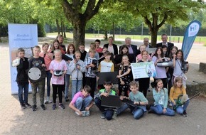 Heinz Trox-Stiftung: Presseinfo: Schüler sammeln über 19.000 Elektroschrott-Teile für „E-Waste Race“ im Kreis Wesel - Julius-Stursberg-Gymnasium macht das Rennen