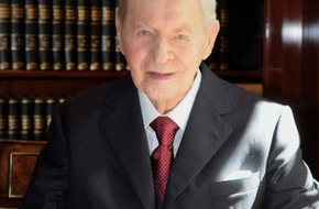 ECE Projektmanagement GmbH & Co. KG: Werner Otto feiert seinen 100. Geburtstag / "Werner und Maren Otto-Stiftung" wird gegründet / Erste Biographie über den "Jahrhundert-Mann"