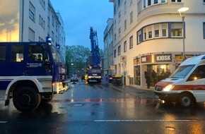 Feuerwehr Ludwigshafen: FW Ludwigshafen: Drohender Einsturz von Dachaufbauten in Ludwigshafen-Mitte