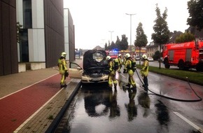 Feuerwehr Bottrop: FW-BOT: Schreck für Fahrer und Fahrgast: Taxi fängt Feuer