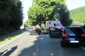 Polizeiinspektion Hameln-Pyrmont/Holzminden: POL-HM: Pressemitteilung der Polizei Bad Pyrmont: Vollsperrung der Landesstraße nach schwerem Verkehrsunfall