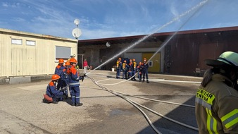 Feuerwehr Weinheim: FW Weinheim: Nachwuchs rettet Zukunft - Weinheimer Jugendfeuerwehr im Gro&szlig;einsatz