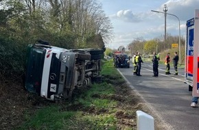 Kreispolizeibehörde Rhein-Kreis Neuss: POL-NE: Lkw kippt in Grünstreifen