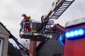 FW Flotwedel: Großeinsatz fordert Feuerwehren in Eicklingen