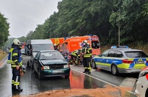 Feuerwehr Sprockhövel: FW-EN: Insgesamt acht Verletzte nach zwei Verkehrsunfällen am Freitag - Massenanfall von Verletzten ausgelöst